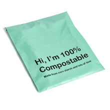 Lade das Bild in den Galerie-Viewer, Versandbeutel in typischem Pastellgrün von Derma Sleep auf weißem Grund. Aufdruck: 'Hi, I'm 100% Compostable.' 'Made from corn starch with lots of love.'