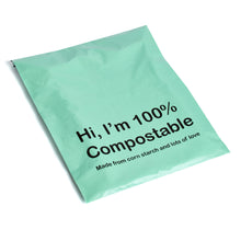 Lade das Bild in den Galerie-Viewer, Versandbeutel in typischem Pastellgrün von Derma Sleep auf weißem Grund. Aufdruck: &#39;Hi, I&#39;m 100% Compostable.&#39; &#39;Made from corn starch with lots of love.&#39;
